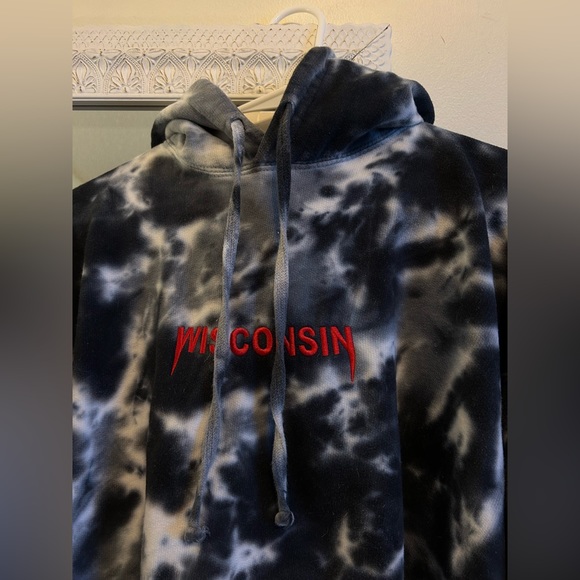 Wisconsin Sweatshirt - Picture 2 of 3